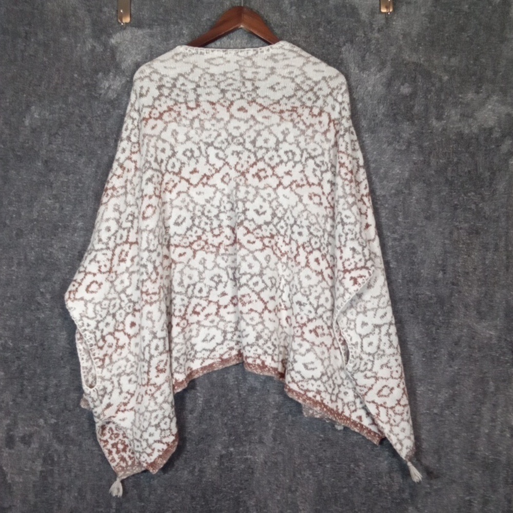 Knox Rose White and Brown Shrug Poncho - Picture 4 of 6